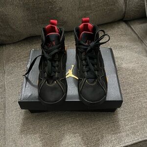 Air Jordan 7 Retro BG Black/Citrus-Varsity Red Size 4y / 5.5 women